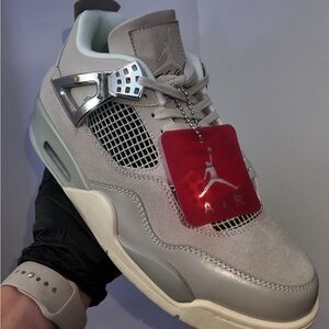 Men's Jordan 4 retro frozen moments